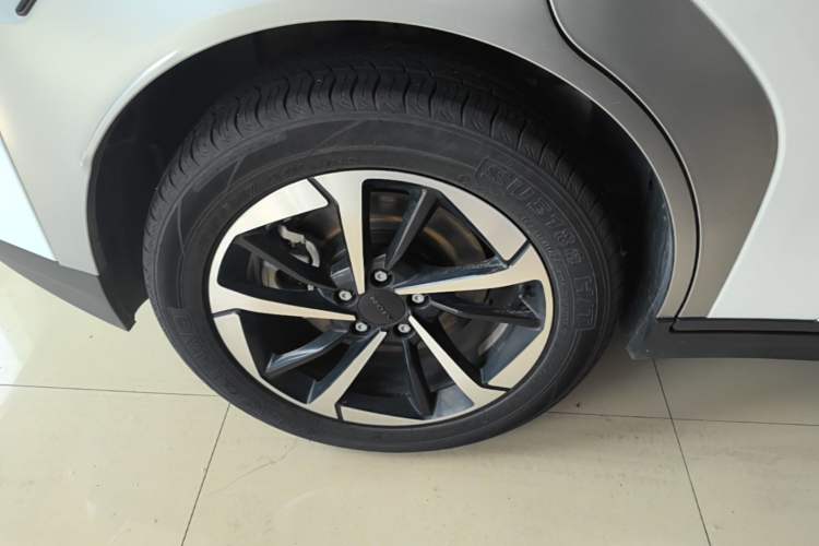 Used AION Y 2023 Plus 610 Smart Edition Ternary Lithium Right Rear Wheel Hub