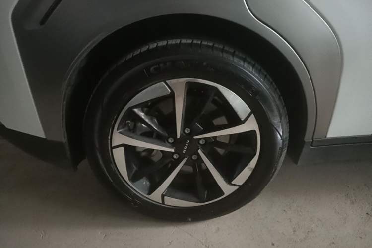 Used AION Y 2023 Plus 510 Smart Edition Right Rear Wheel Hub