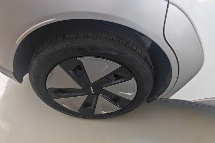 Used AION Y 2023 Plus 610 Enjoy Edition Right Rear Wheel Hub