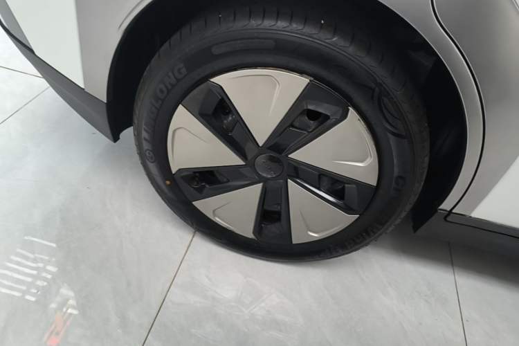 Used AION Y 2023 Plus 510 Enjoy Edition Right Rear Wheel Hub