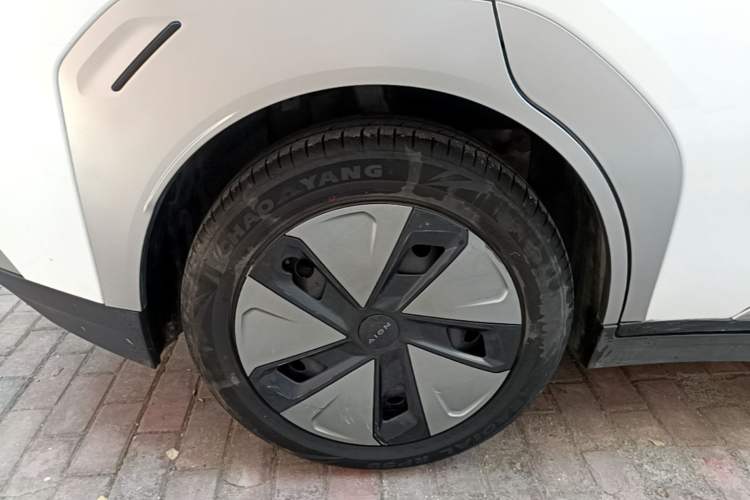 Used AION Y 2023 Plus 510 Enjoy Edition Right Rear Wheel Hub