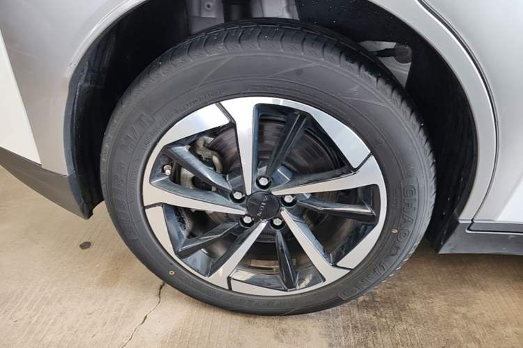 Used AION Y 2023 Plus 510 Smart Edition Right Rear Wheel Hub