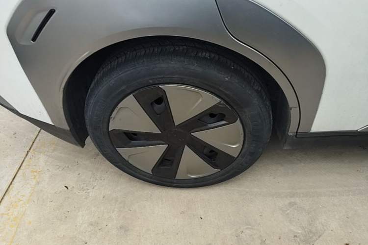 Used AION Y 2023 Plus 610 Enjoyment Edition Ternary Lithium Right Rear Wheel Hub