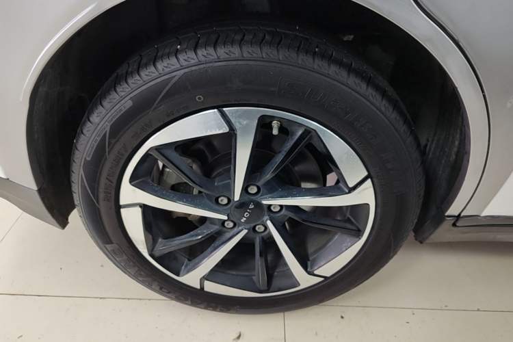 Used AION Y 2023 Plus 510 Smart Edition Right Rear Wheel Hub