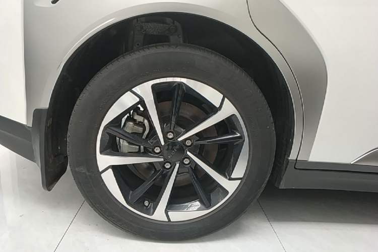 Used AION Y 2023 Plus 510 Smart Edition Right Rear Wheel Hub
