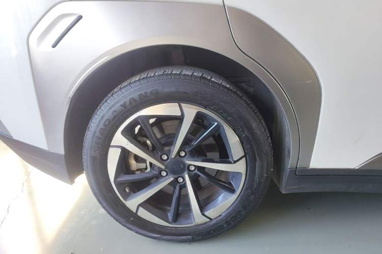 Used AION Y 2023 Plus 510 Smart Edition Right Rear Wheel Hub