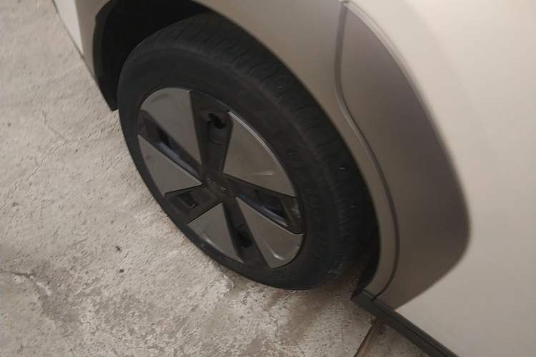 Used AION Y 2023 Plus 510 Enjoy Edition Right Rear Wheel Hub