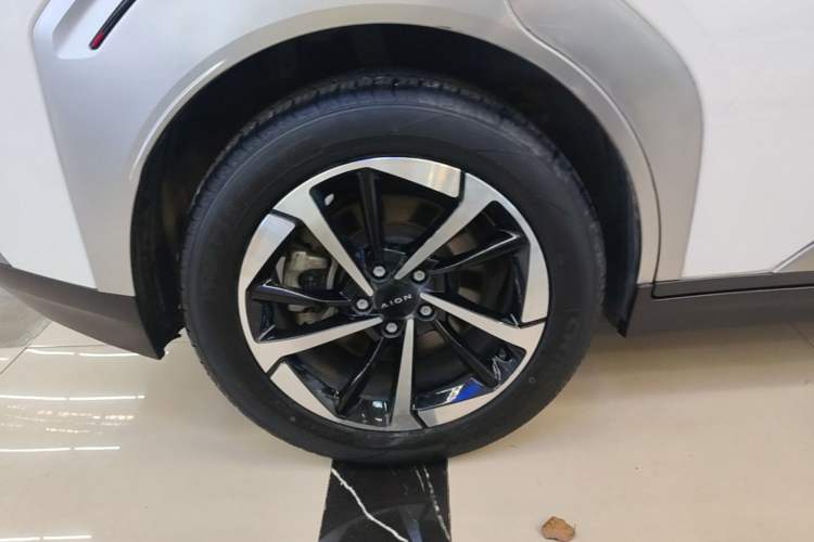 Used AION Y 2023 Plus 510 Smart Edition Right Rear Wheel Hub