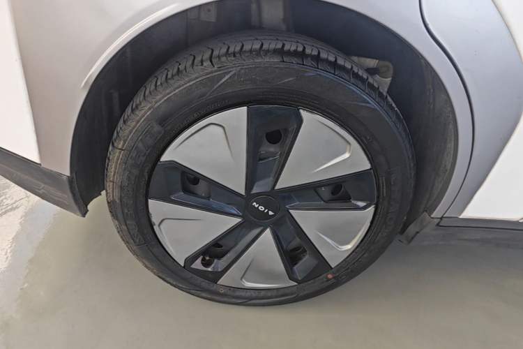 Used AION Y 2023 Plus 610 Enjoy Edition Right Rear Wheel Hub