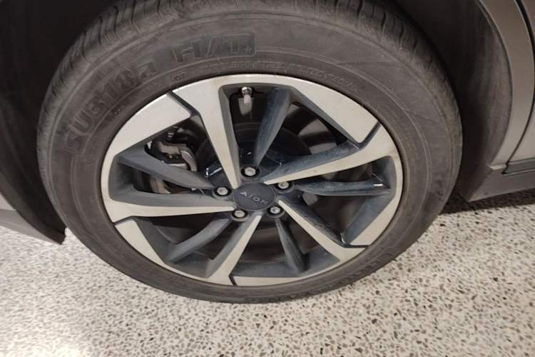 Used AION Y 2023 Plus 510 Smart Edition Right Rear Wheel Hub
