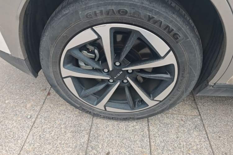 Used AION Y 2023 Plus 510 Smart Edition Right Rear Wheel Hub