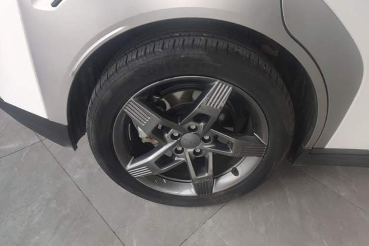 Used AION Y 2023 Plus 510 Tech Edition Right Rear Wheel Hub