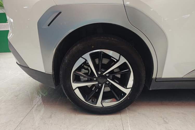 Used AION Y 2023 Plus 510 Smart Edition Right Rear Wheel Hub