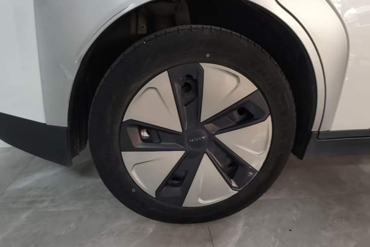 Used AION Y 2023 Plus 510 Enjoy Edition Right Rear Wheel Hub