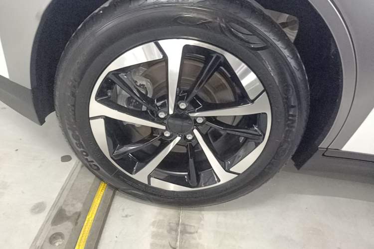 Used AION Y 2023 Younger Star Edition Right Rear Wheel Hub