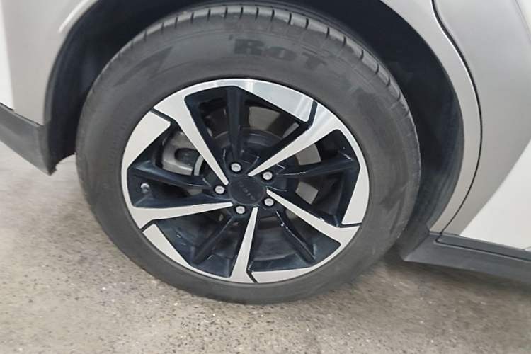 Used AION Y 2023 Plus 510 Smart Edition Right Rear Wheel Hub