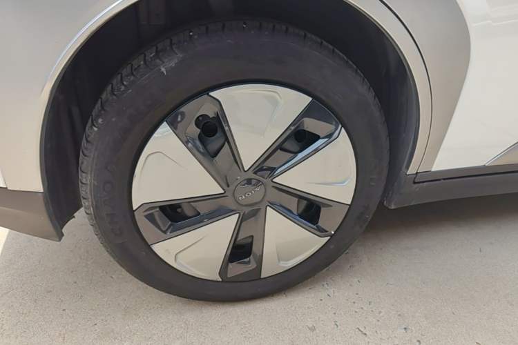 Used AION Y 2023 Plus 510 Enjoy Edition Right Rear Wheel Hub
