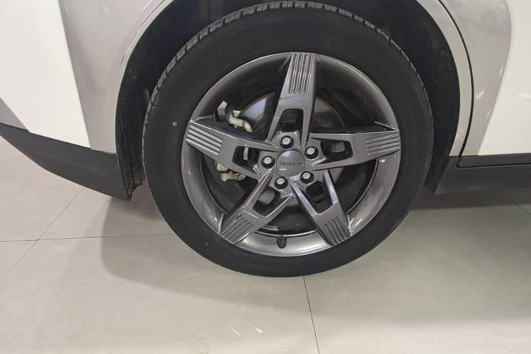 Used AION Y 2023 Plus 510 Tech Edition Right Rear Wheel Hub