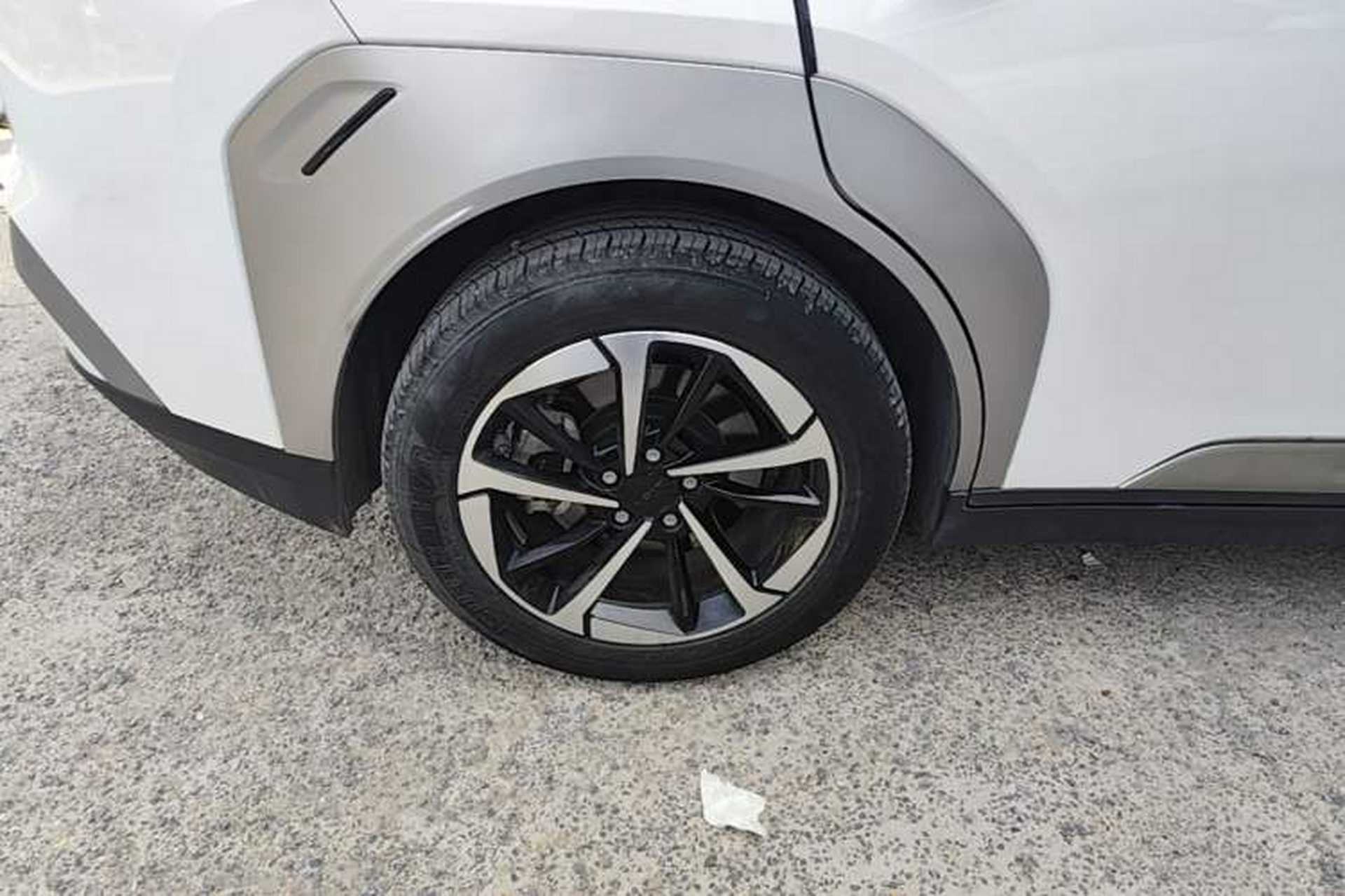 Used AION Y 2023 Plus 510 Smart Edition Right Rear Wheel Hub