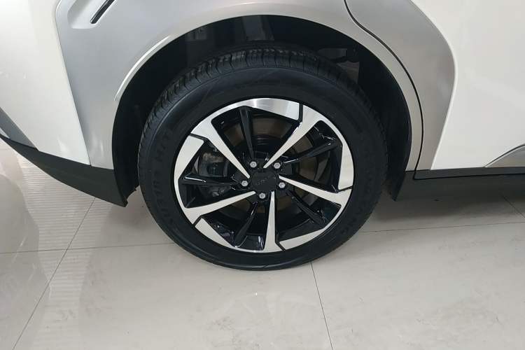 Used AION Y 2023 Younger Star Edition Right Rear Wheel Hub
