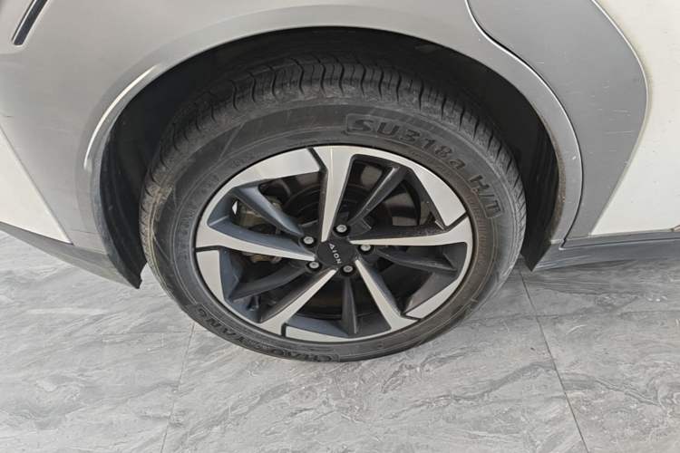 Used AION Y 2023 Plus 510 Smart Edition Right Rear Wheel Hub
