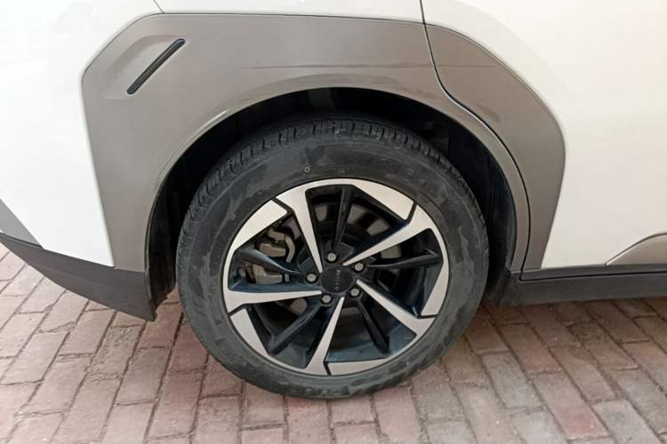 Used AION Y 2023 Plus 510 Smart Edition Right Rear Wheel Hub