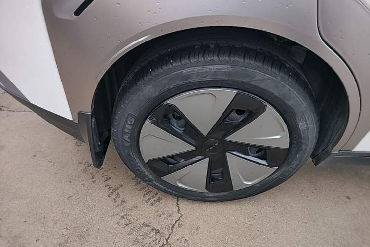 Used AION Y 2023 Plus 510 Enjoy Edition Right Rear Wheel Hub