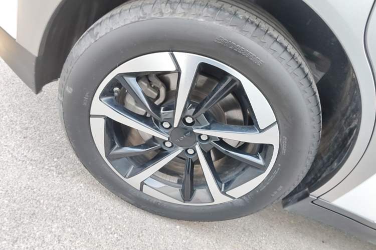 Used AION Y 2023 Plus 510 Smart Edition Right Rear Wheel Hub