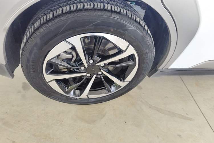 Used AION Y 2023 Plus 510 Smart Edition Right Rear Wheel Hub