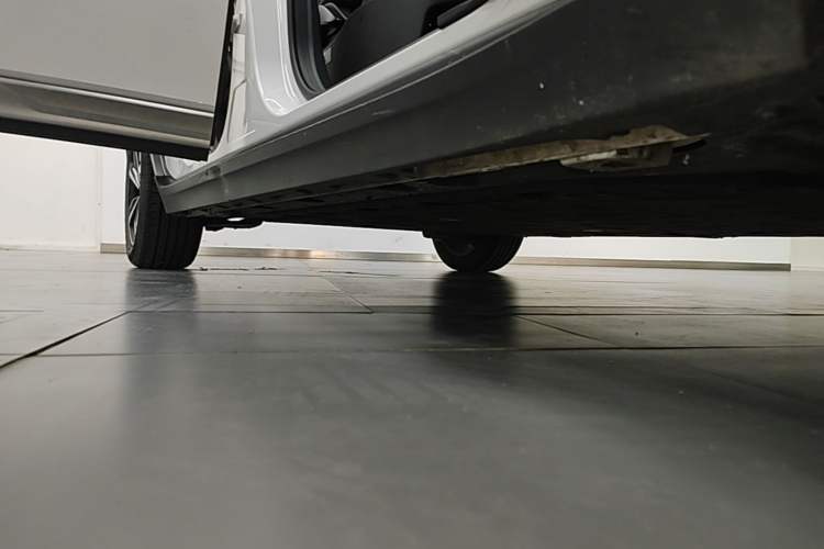 Used AION Y 2023 Plus 510 Smart Edition Right Side Sill