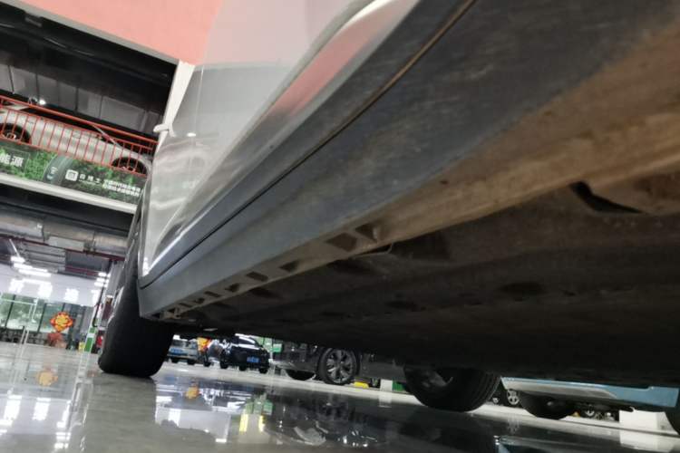 Used AION Y 2023 Plus 510 Tech Edition Right Side Sill