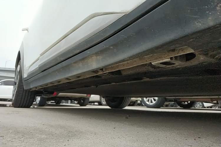 Used AION Y 2023 Younger Right Side Sill