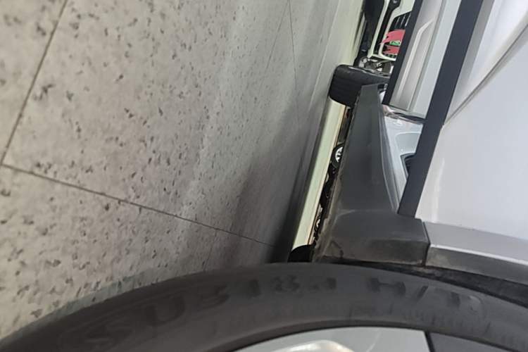Used AION Y 2023 Plus 510 Enjoy Edition Right Side Sill