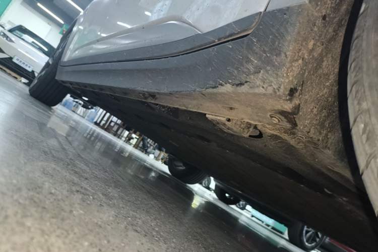 Used AION Y 2023 Plus 510 Smart Edition Right Side Sill