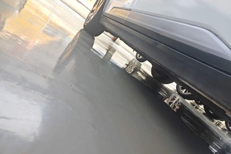 Used AION Y 2023 Plus 610 Enjoy Edition Right Side Sill