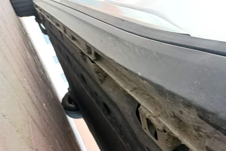 Used AION Y 2023 Plus 510 Enjoy Edition Right Side Sill