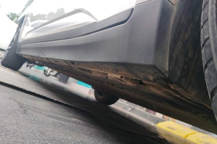Used AION Y 2023 Younger Star Edition Right Side Sill