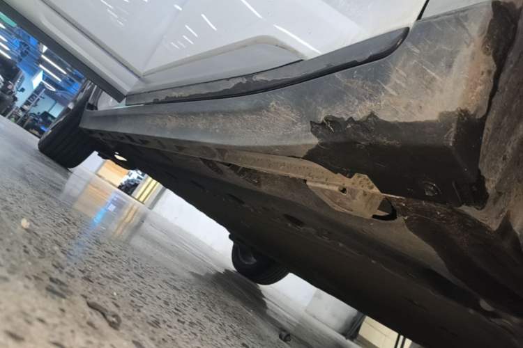 Used AION Y 2023 Younger Star Edition Right Side Sill