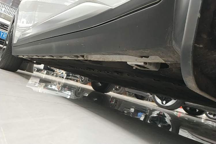 Used AION Y 2023 Plus 510 Smart Edition Right Side Sill
