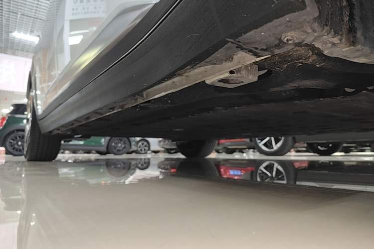 Used AION Y 2023 Plus 510 Enjoy Edition Right Side Sill