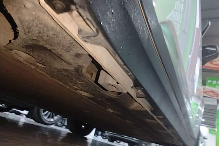 Used AION Y 2023 Younger Star Edition Right Side Sill