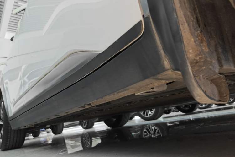 Used AION Y 2023 Younger Star Edition Right Side Sill