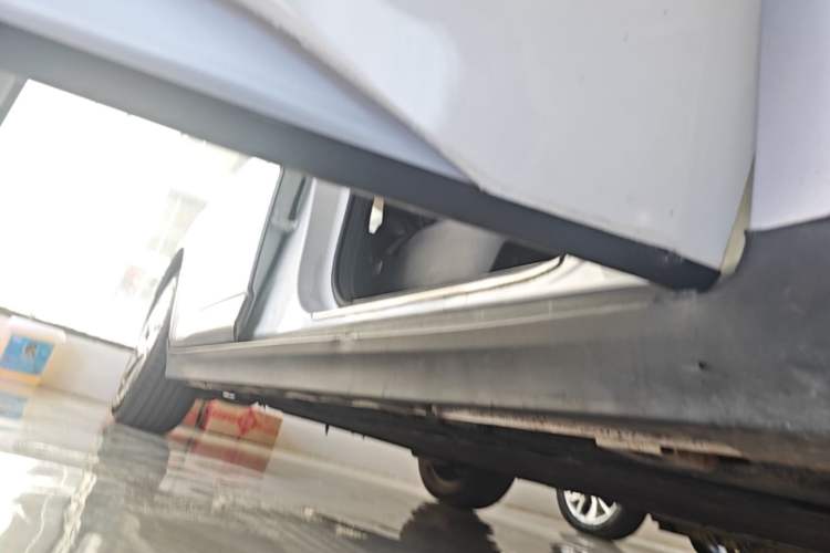 Used AION Y 2023 Plus 610 Enjoy Edition Right Side Sill