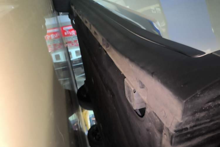 Used AION Y 2023 Plus 510 Smart Edition Right Side Sill