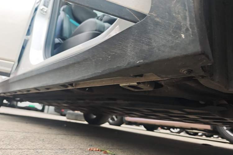Used AION Y 2023 Plus 510 Smart Edition Right Side Sill