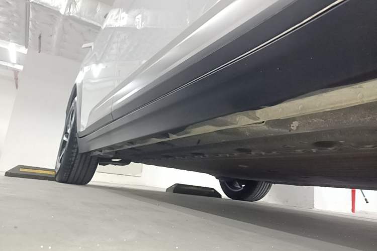 Used AION Y 2023 Younger Star Edition Right Side Sill