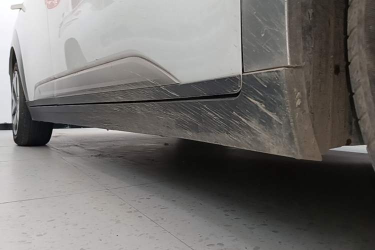 Used AION Y 2023 Plus 610 Enjoy Edition Right Side Sill