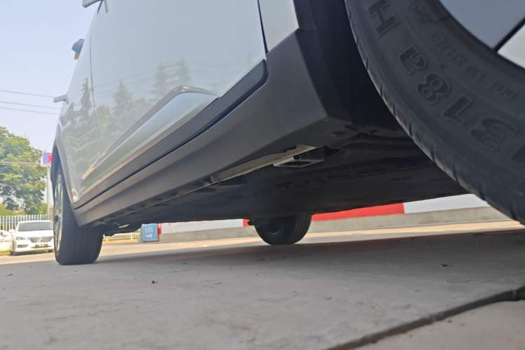 Used AION Y 2023 Younger Right Side Sill