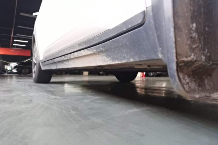 Used AION Y 2023 Plus 610 Enjoyment Edition Ternary Lithium Right Side Sill