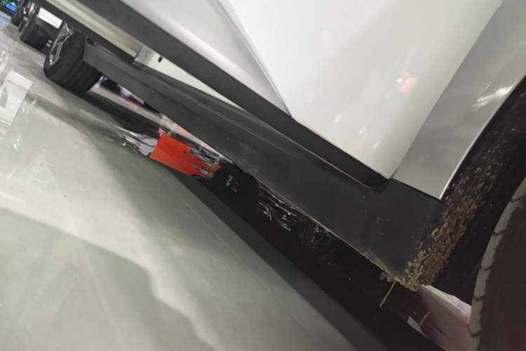 Used AION Y 2023 Plus 510 Tech Edition Right Side Sill